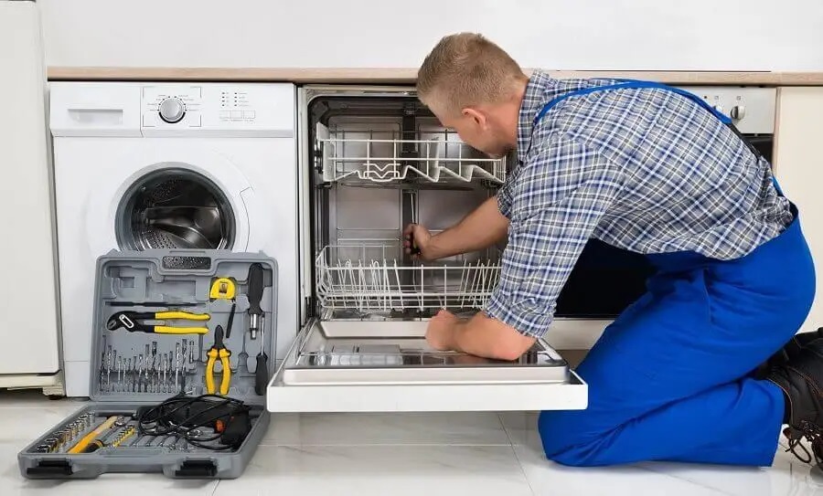 Çankaya Hoover servisi teknisyen ekibi beyaz eşya tamiri yaparken